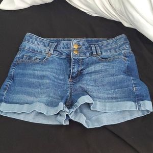 Mid-rise Darkwash shorts